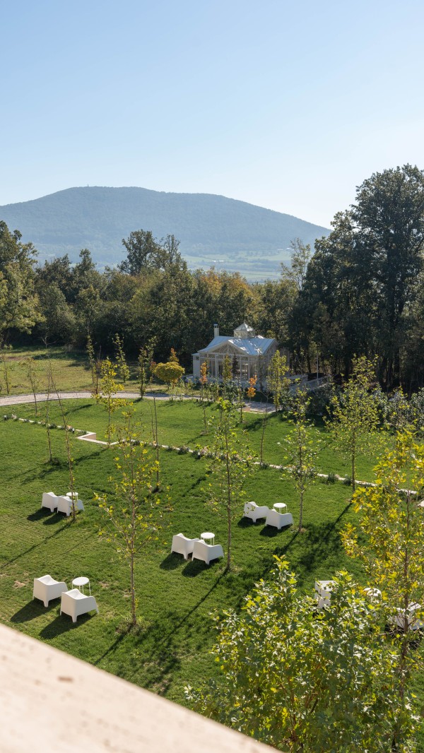 Hotel Hyde Hill / Bikini and Champagne